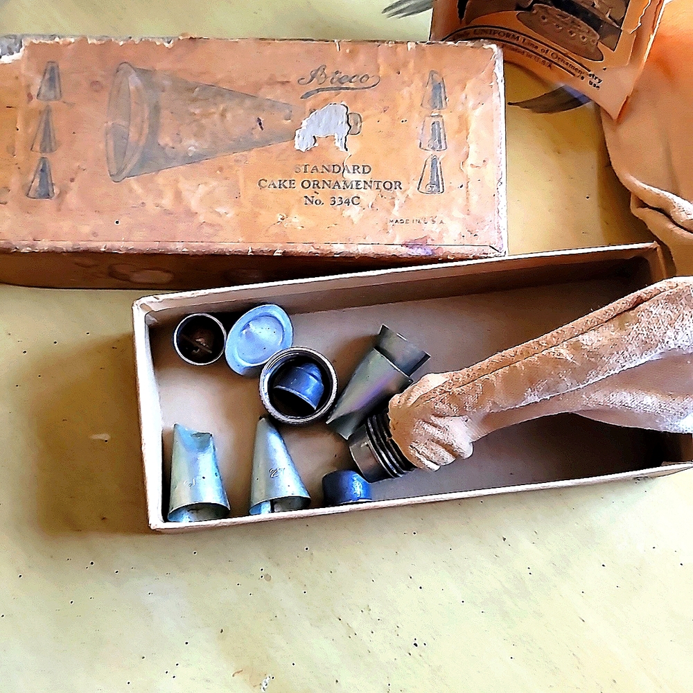 Vintage Ateco cake decorator